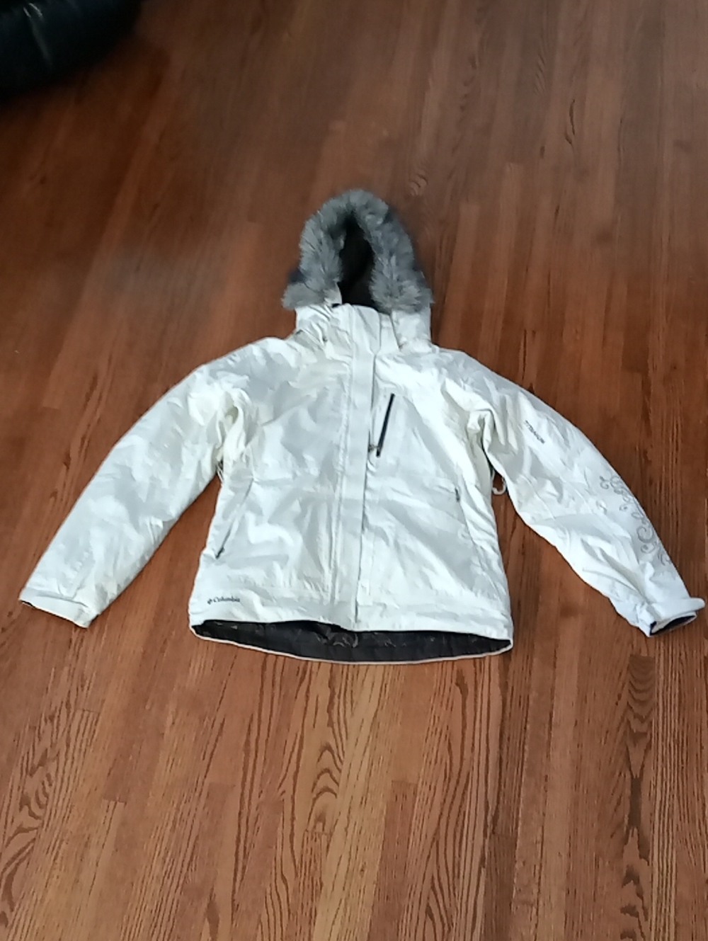 Columbia Women's White Ski Jacket with Faux Fur Hood Trim PTP 20.5" Size Medium